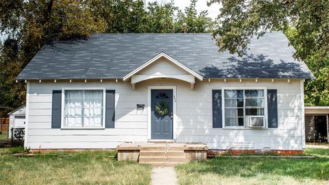 806 W oak Olney TX 76374
