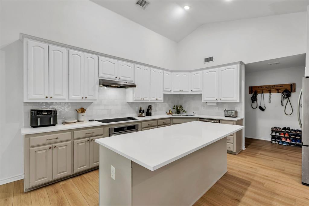 1748 Blossom Trail