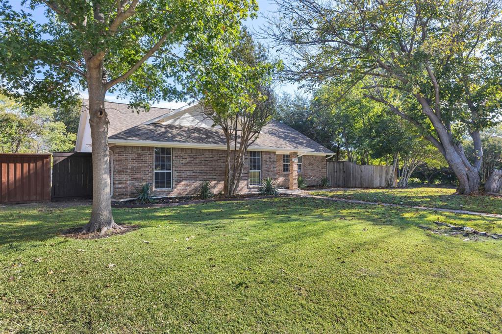 1748 Blossom Trail