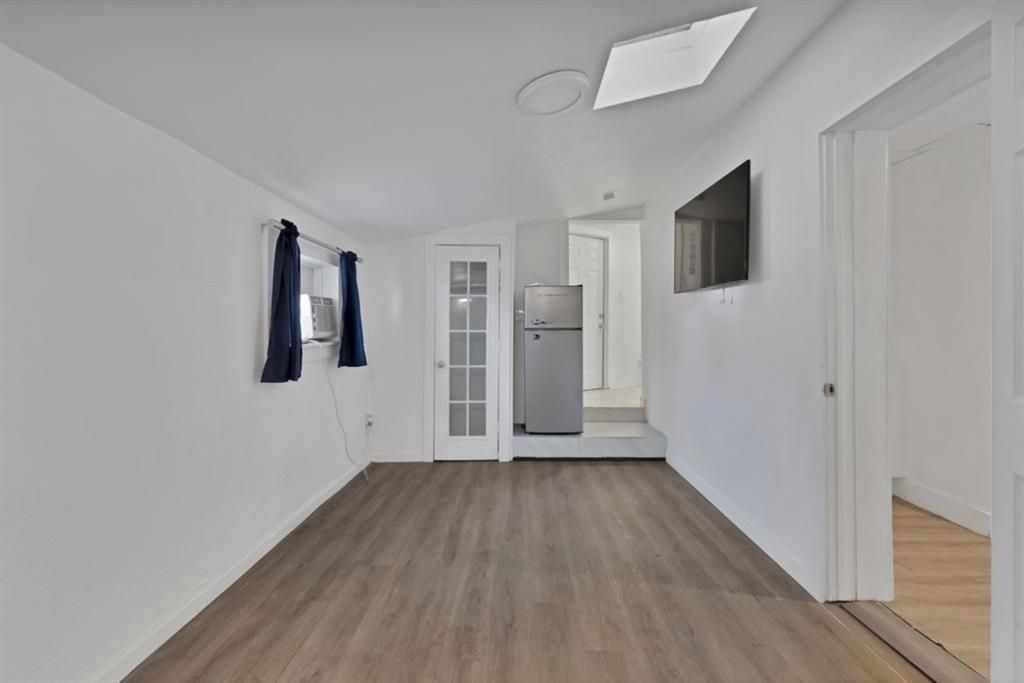 Photo of 928 S Windomere Avenue #B, Dallas, TX 75208 (MLS # 21251769)