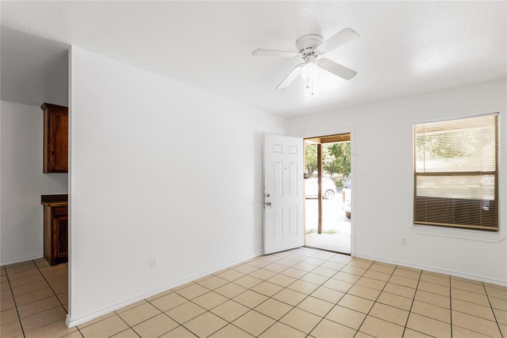 313 Isbell Road 313/315