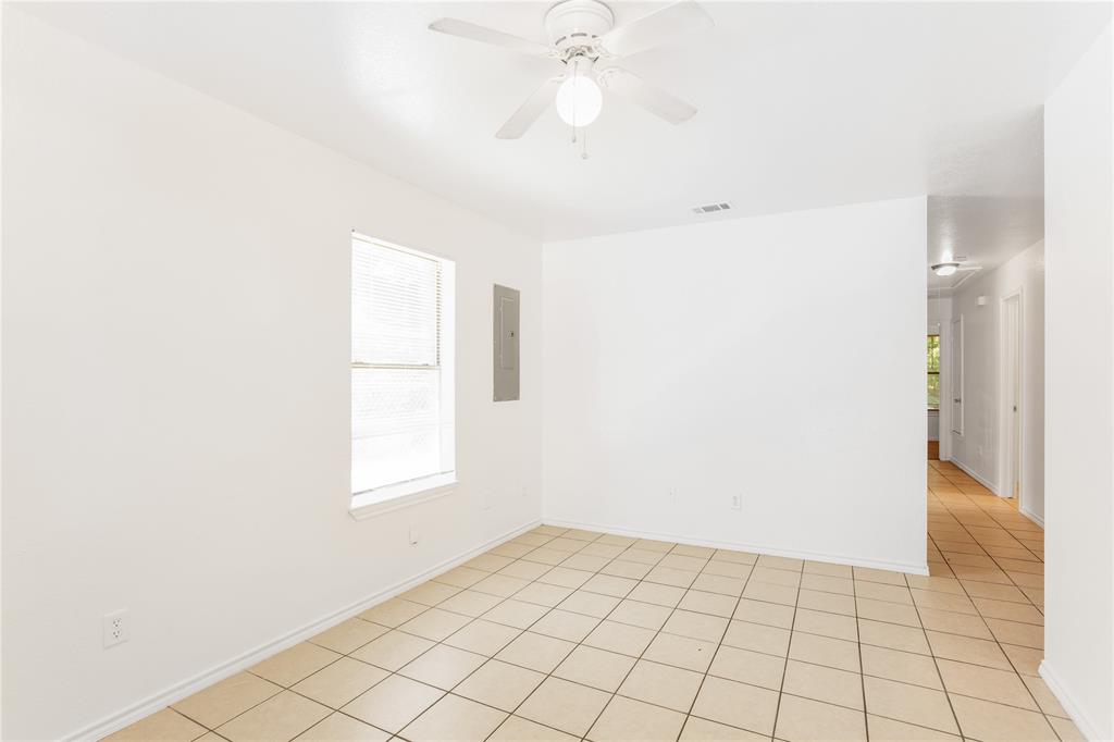 313 Isbell Road 313/315