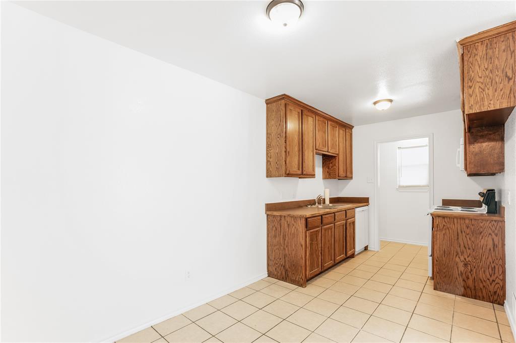313 Isbell Road 313/315