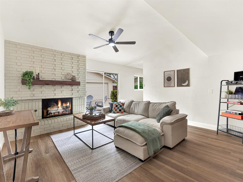 914 Prestwick Lane