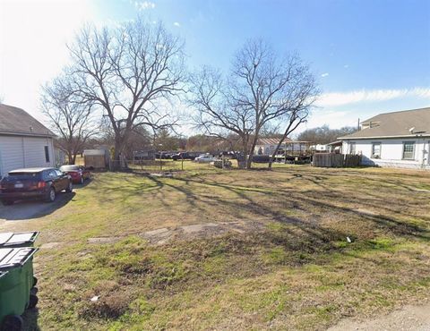 215 N Smyth Street Mart TX 76664