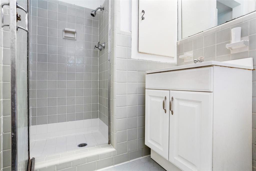 Casa View Oaks 04 Rev - Residential Lease