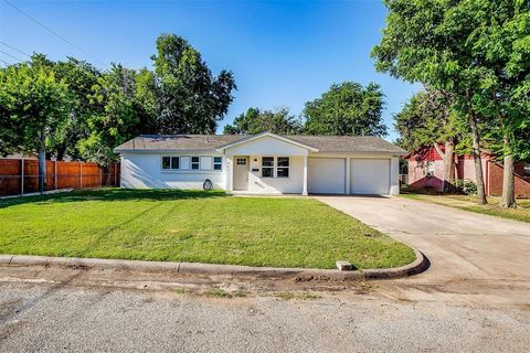 A home in Everman