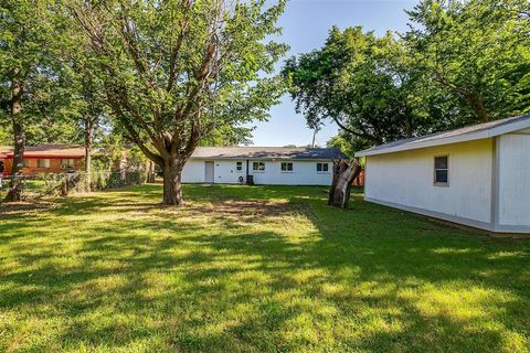 A home in Everman