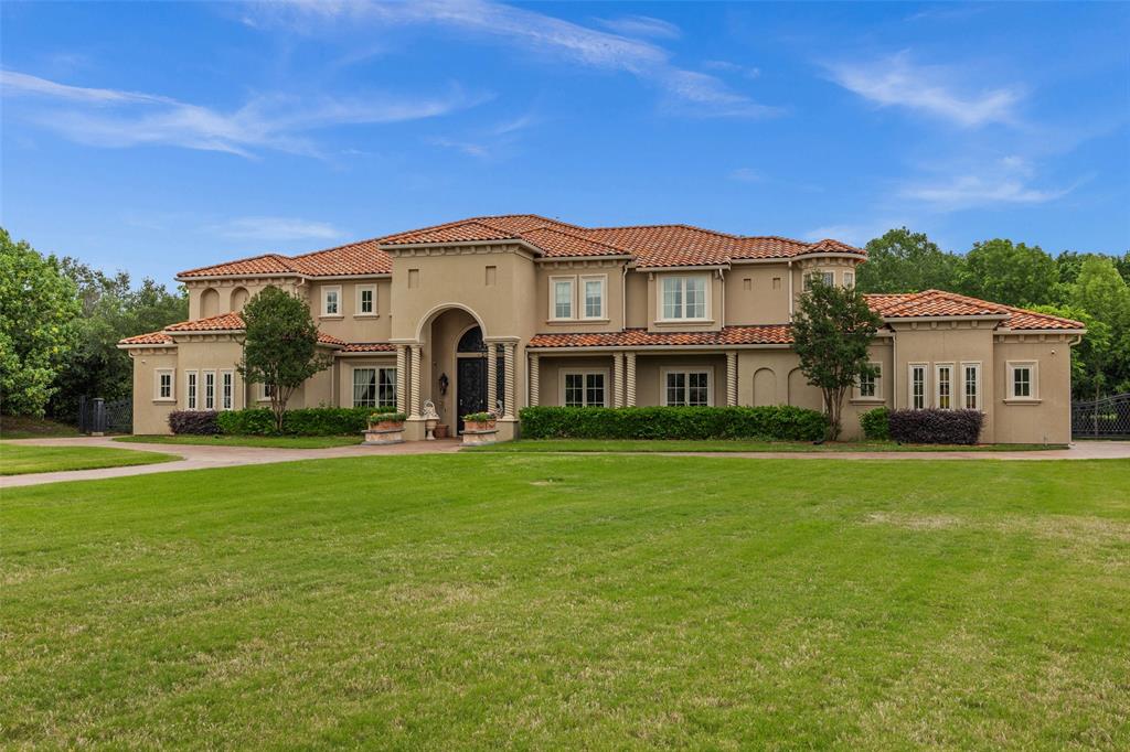 5208 Edgewater Court