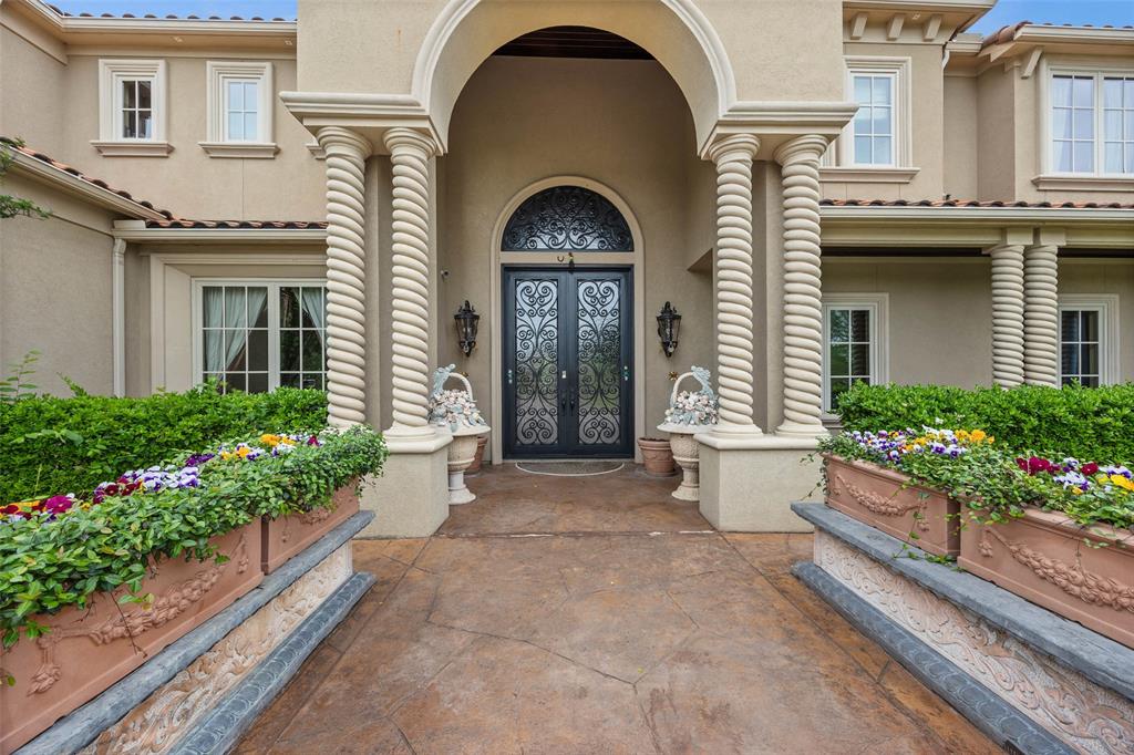 5208 Edgewater Court