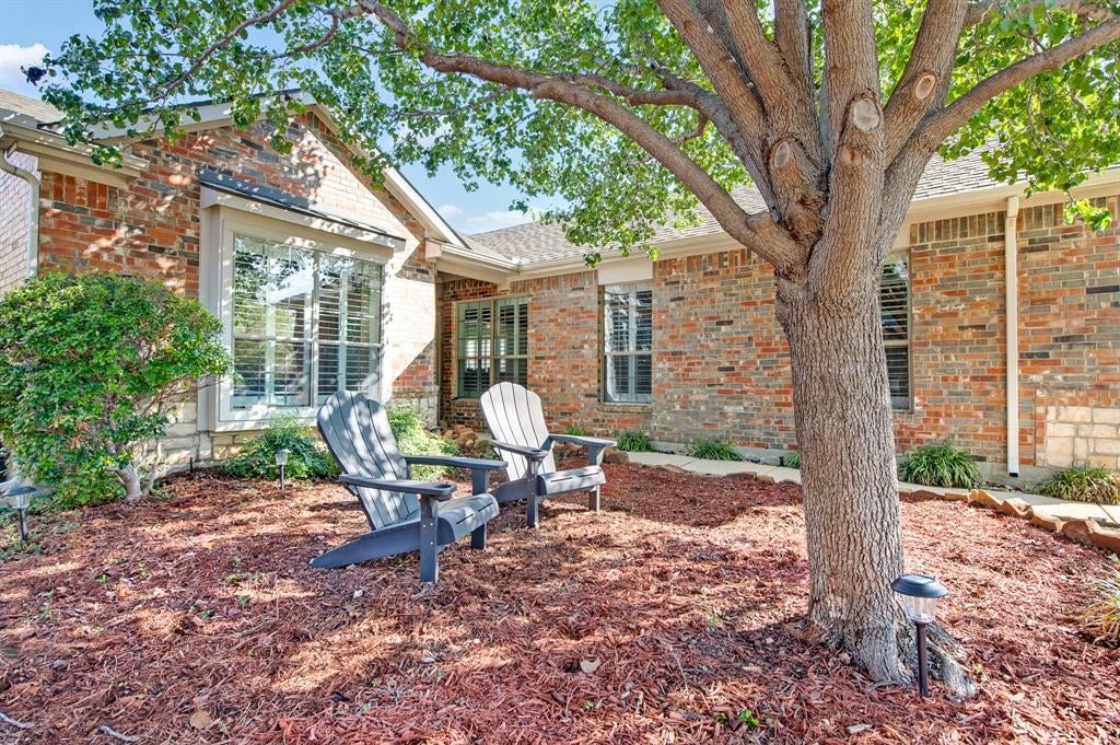 3805 Pineoak Lane