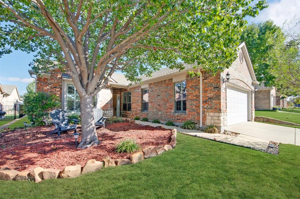 3805 Pineoak Lane