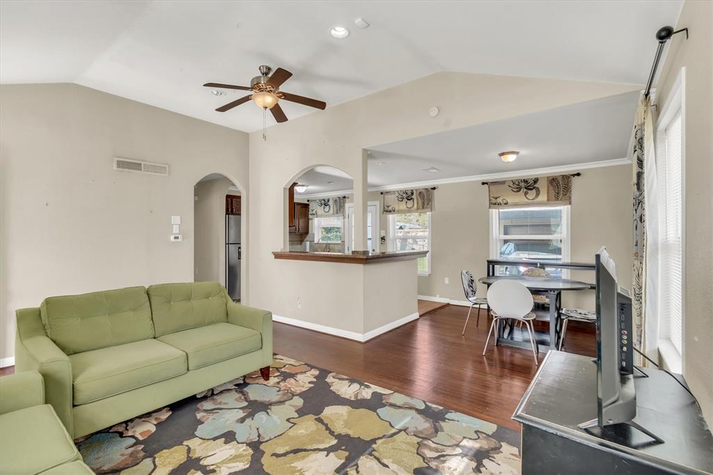 10203 Northlake Drive