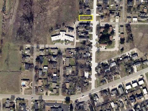 400 Nunnalee Avenue Van Alstyne TX 75495