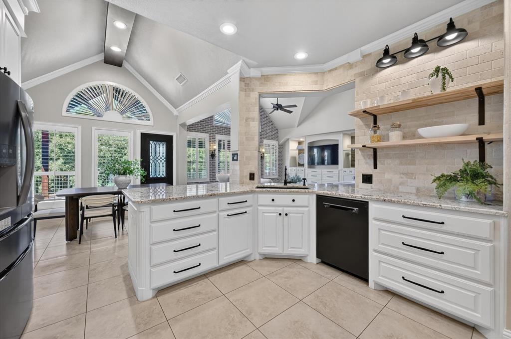 2621 Huntly Lane