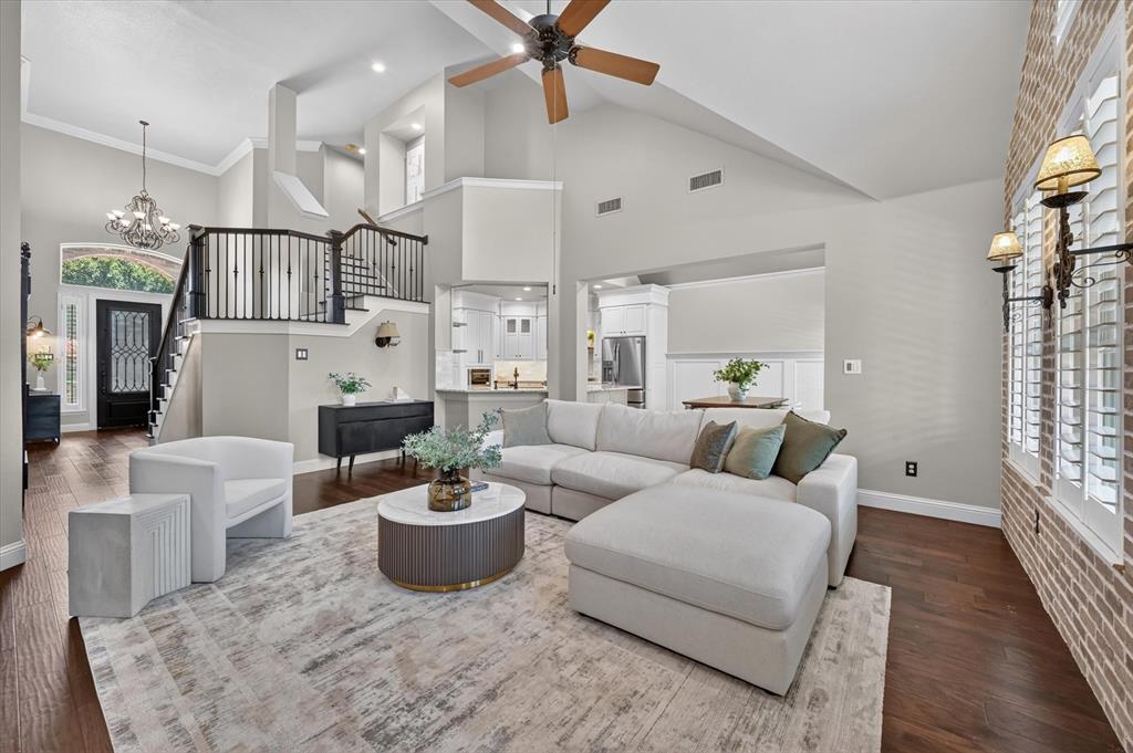 2621 Huntly Lane