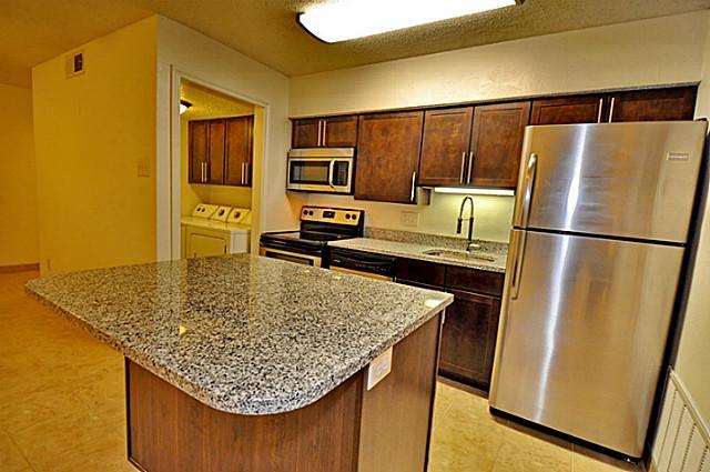 everwood apartments - Residential Lease