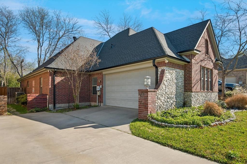 Photo of 2012 Tremont Circle, Denton, TX 76205 (MLS # 21195904)