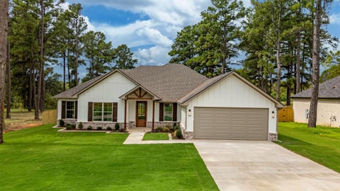 Photo of 12124 Pinecrest Drive, Flint, TX 75762 (MLS # 21402644)