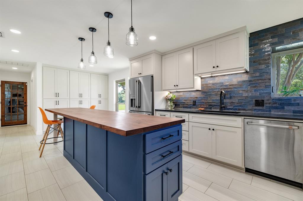 Mansfield, Texas 76063, United States, 4 Bedrooms Bedrooms, ,3 BathroomsBathrooms,Residential,Active,131230