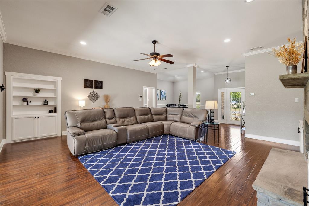 Mansfield, Texas 76063, United States, 4 Bedrooms Bedrooms, ,3 BathroomsBathrooms,Residential,Active,131230