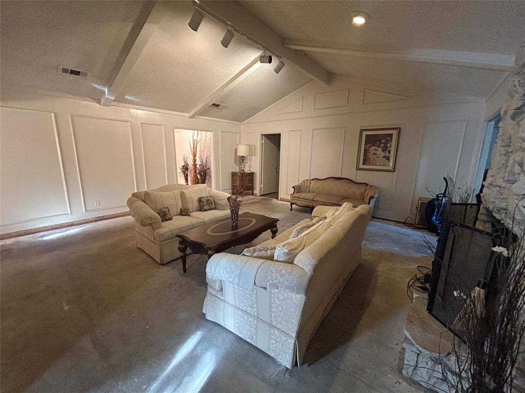 906 Heather Knoll Drive