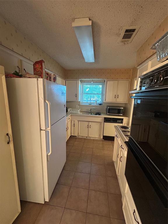 906 Heather Knoll Drive