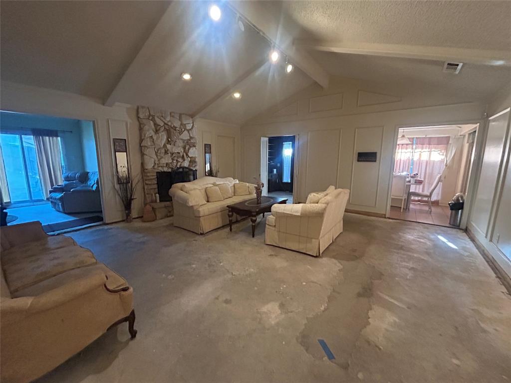 906 Heather Knoll Drive