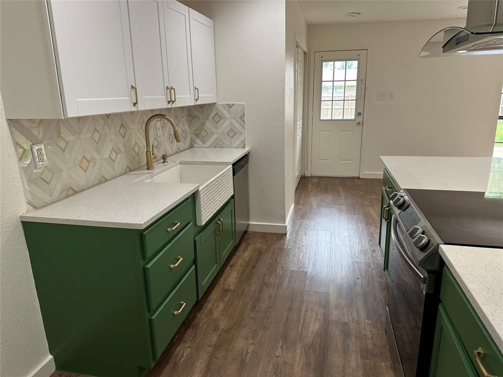 Photo of 304 Long Canyon Drive, Mesquite, TX 75150 (MLS # 21240869)