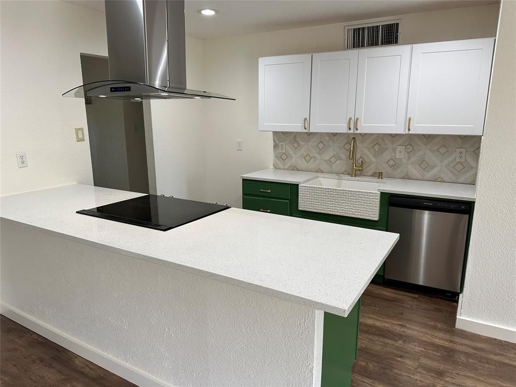 Photo of 304 Long Canyon Drive, Mesquite, TX 75150 (MLS # 21240869)