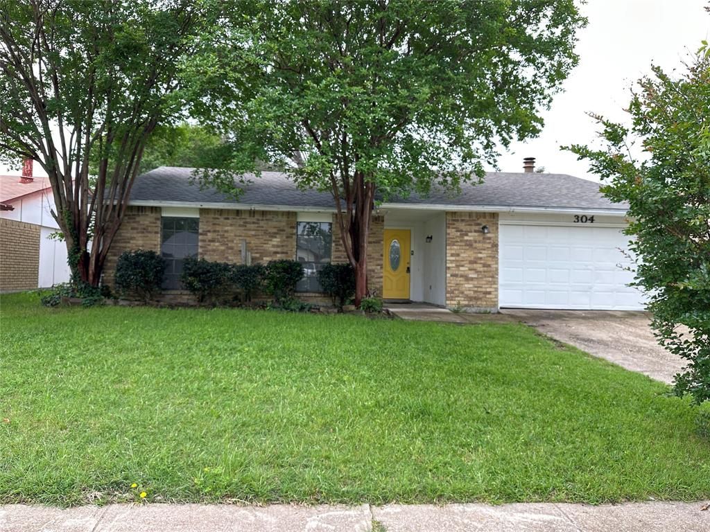 Photo of 304 Long Canyon Drive, Mesquite, TX 75150 (MLS # 21240869)
