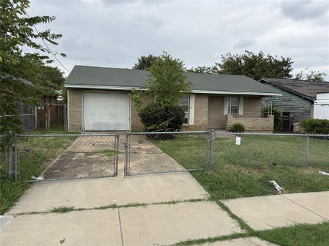 Photo of 1810 Texas Street, Grand Prairie, TX 75051 (MLS # 21340901)