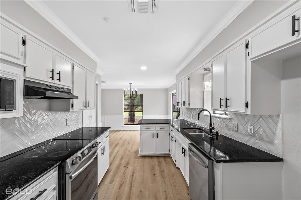 Haughton, Louisiana 71037, United States, 4 Bedrooms Bedrooms, ,3 BathroomsBathrooms,Residential,Pending,32171