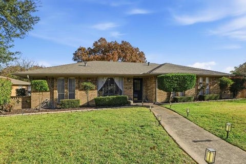 Photo of 2217 Westlake Drive, Plano, TX 75075 (MLS # 21358145)