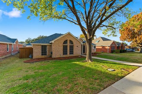 Photo of 2060 Heather Glen Drive, Lewisville, TX 75067 (MLS # 21126390)