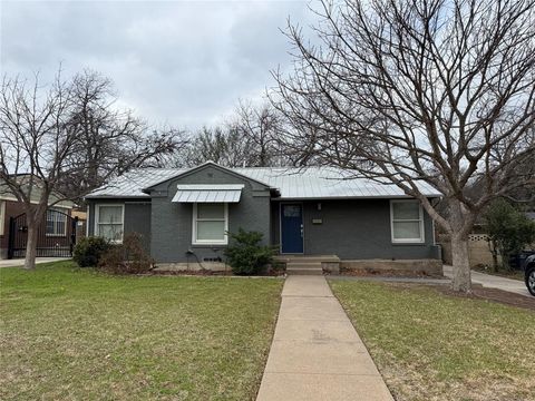 Photo of 2816 Ryan Place Drive, Fort Worth, TX 76110 (MLS # 21197438)