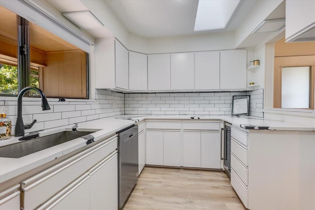 8105 Ravenswood Road