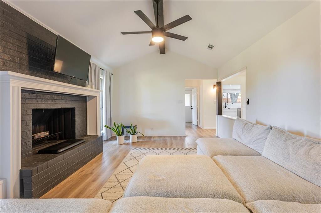 8105 Ravenswood Road