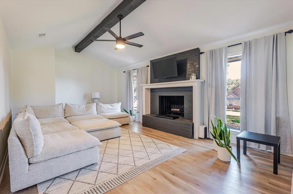 8105 Ravenswood Road