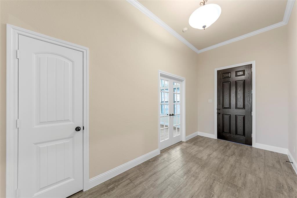 1717 CREEKVIEW Lane