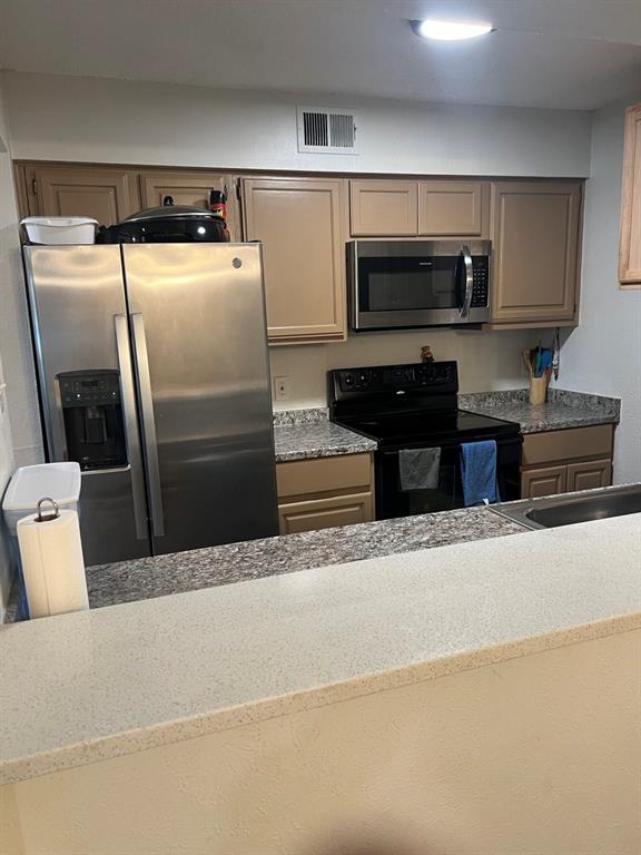 Cambridge Condos Ph 01 03 - Residential