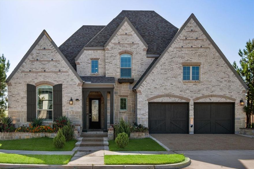 Situated on a premium corner lot in the prestigious Viridian community, this stunning Highland Home offers 5 bedrooms, 4.5 baths—including 3 private ensuites and a Jack & Jill—plus a dedicated home office, theater room, and 3-car tandem garage. The thoughtfully designed floor plan provides both privacy and functionality for everyday living and entertaining.
Enjoy an elevated lifestyle in Viridian, known for its resort-style amenities including lakes, trails, sailing center, beach club, tennis & pickleball courts, parks, fishing spots, and a top-rated on-site elementary school. This is more than a home—it’s a way of life that blends natural beauty with unmatched convenience.
