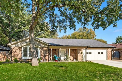 2908 Steve Drive Hurst TX 76054