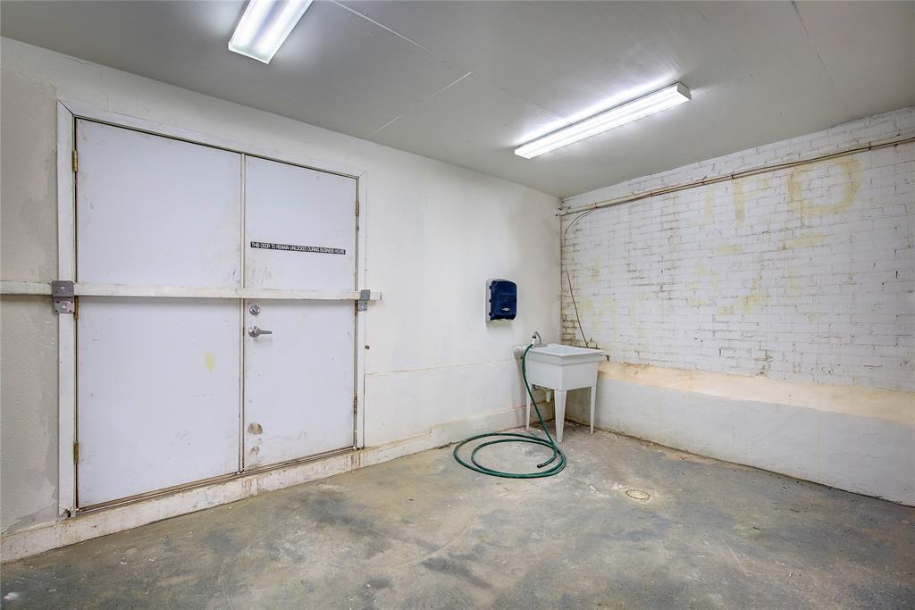 Orig Town Of Commerce - Commercial Sale