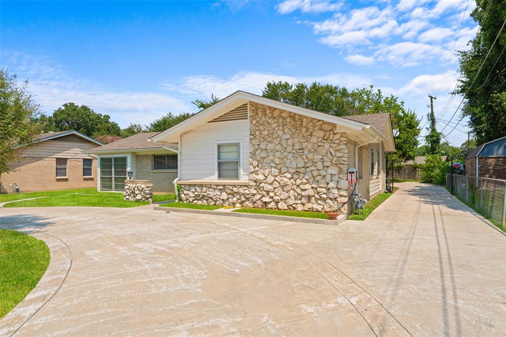 1054 Shadow Wood Lane