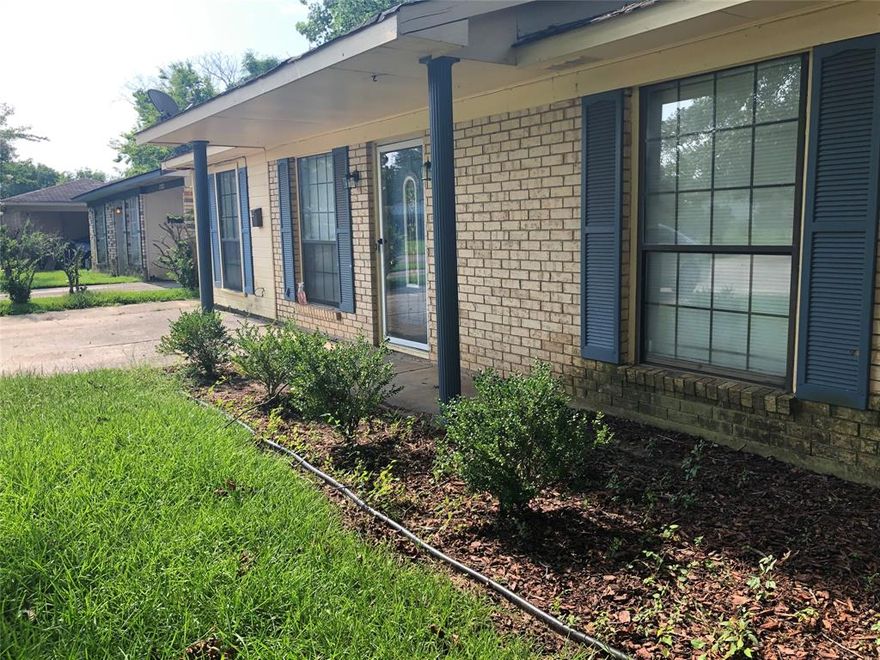 AVAILABLE 10-10-2025! Super cute brick home in Greenbrook Subdivision, located in Shreveport, LA. 3 bedrooms and 2 full bathrooms. Laminate, carpet, and tile flooring throughout. Tons of cabinet and counter space in kitchen. Refrigerator, dishwasher, and gas range included. Separate utility room. Central air and heat. Fully fenced backyard. Large driveway. Waived application fee for active-duty military. Pets subject to approval with $300 nonrefundable fee up front, and $200 each additional pet. NO AGGRESSIVE BREEDS. Tenant must carry renters insurance. Tenant is responsible for any minor maintenance needed on property. Tenant is responsible for all utilities. NO SMOKING ALLOWED. Tenant must abide by all city ordinances and community restrictions if applicable.