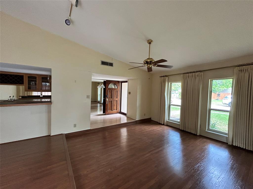 1806 Clear Creek Lane