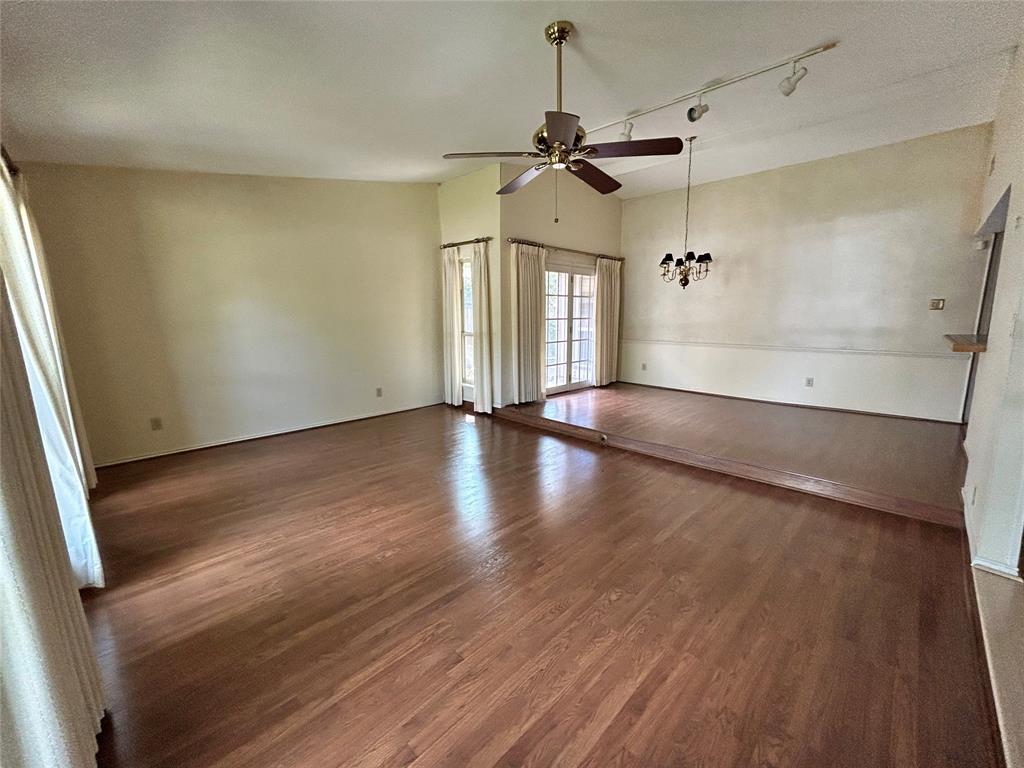 1806 Clear Creek Lane