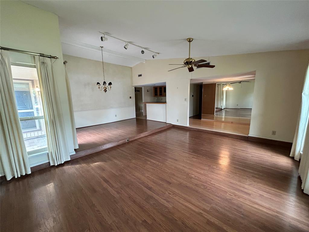 1806 Clear Creek Lane