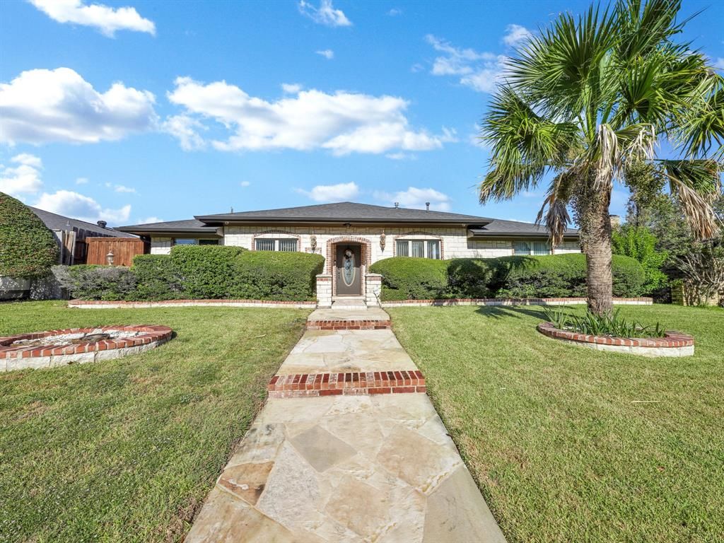 Photo of 3015 Kensington Drive, Mesquite, TX 75150 (MLS # 21094029)